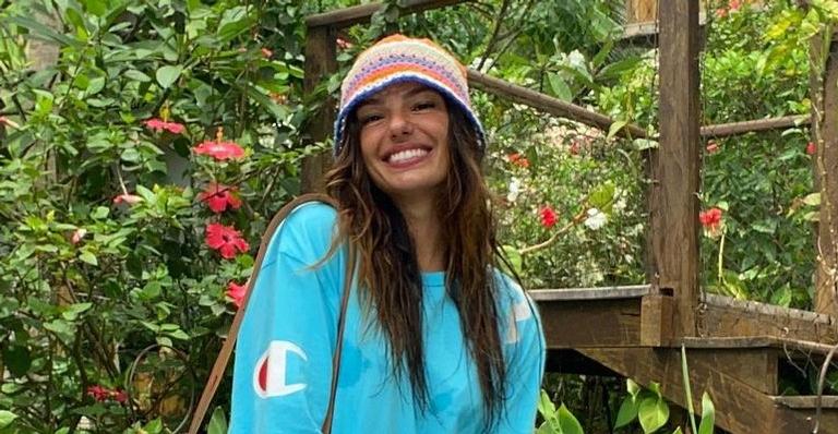 Isis Valverde surge cheia de estilo em clique com o herdeiro e arranca elogios: “Tão lindos”