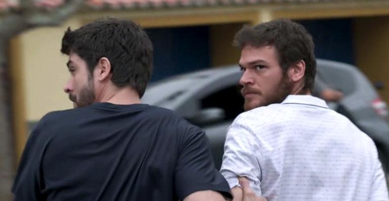 A Força do Querer: Rubinho é encurralado pela polícia no seu esconderijo
