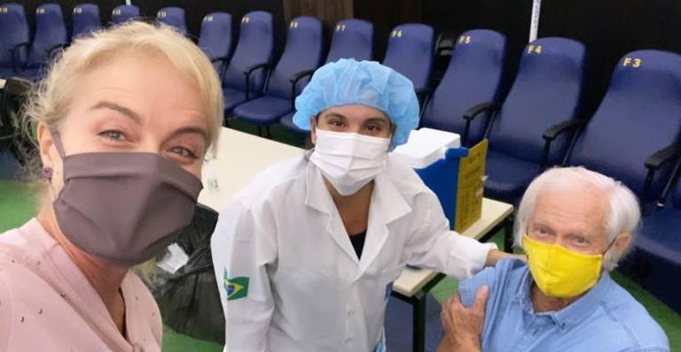 Aos 82 anos, pai de Angélica recebe a primeira dose de vacina contra a Covid-19: “Esperança e fé”