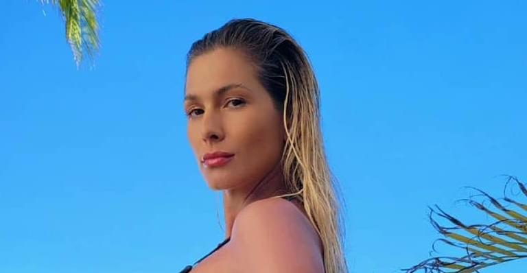 Lívia Andrade faz biquíni sumir no bumbum imenso e deixa admiradores chocados: “Minha pressão caiu”