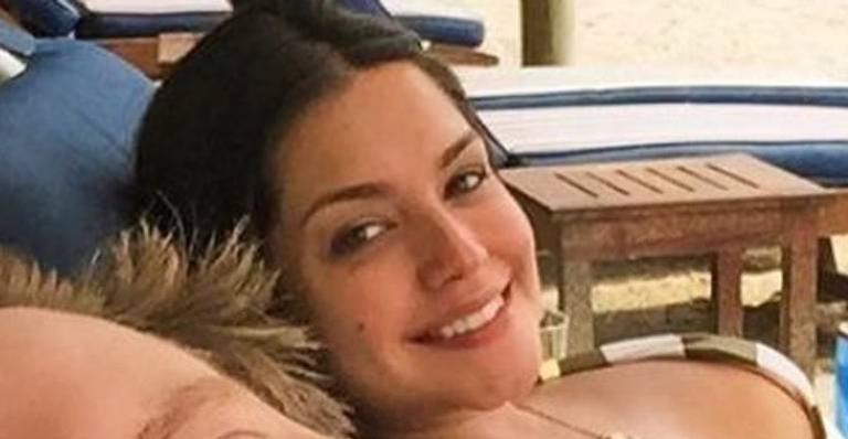 Michel Teló explode o fofurômetro ao resgatar clique da primeira gravidez de Thais Fersoza: “Mamãe linda”