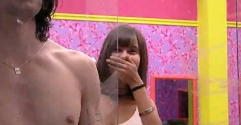 BBB21: Fiuk radicaliza o visual, tira a barba e mudança deixa Thaís chocada: “Quase outra pessoa”