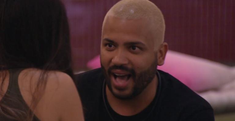 BBB21: Projota reclama de atitude dos brothers com Gilberto: ”Passam muito pano pra ele”
