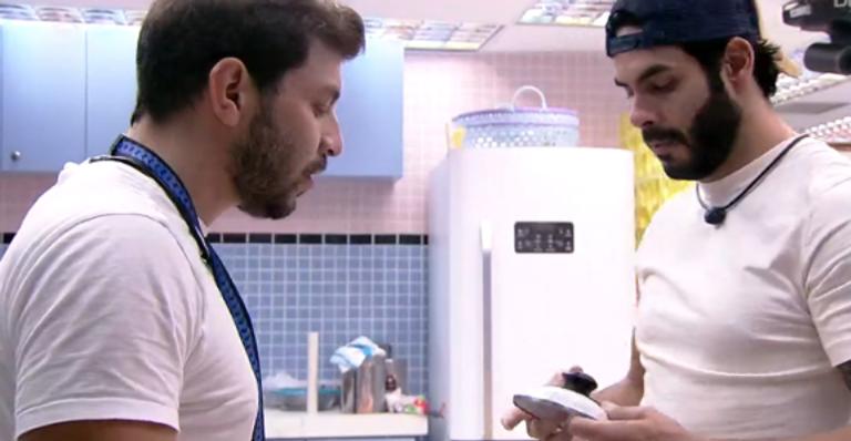 BBB21: Deu ruim! Caio e Rodolffo quebram tampa de panela da xepa