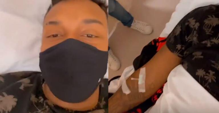 Susto! Ex-BBB Nego Di é hospitalizado após problema de saúde e ironiza: ”Tudo dando errado”