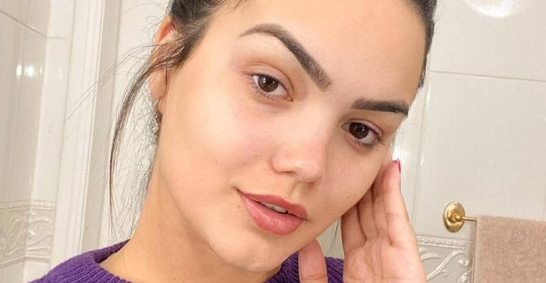 Suzanna Freitas radicaliza o visual, surge loiríssima e rende comparações com a mãe: “Kelly Key, é você?”