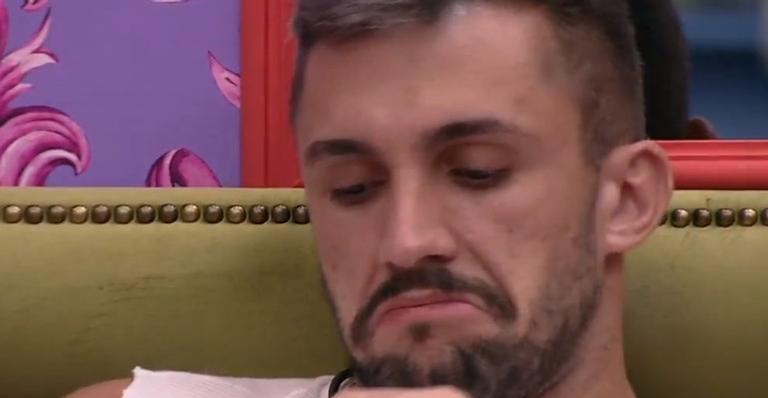 BBB21: Após descontrole, Arthur recebe conselho de Carla Diaz e desabafa: “Eu e Projota somos os vilões”