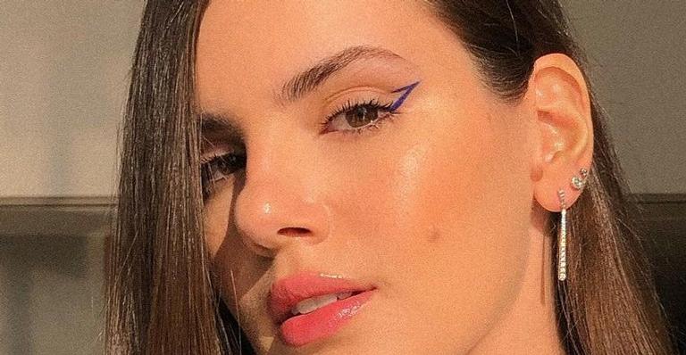 Nos preparativos, Camilla Queiroz mostra roteiro de Verdade Secretas 2: “Vamos começar”