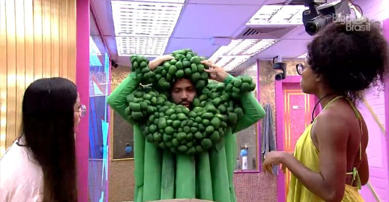BBB21: Produção troca fantasia de Projota mais uma vez: ”Sinto um ferrinho”