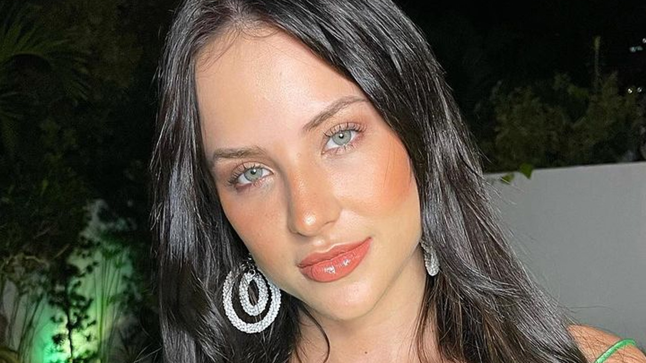 Ex-BBB Gabi Martins surge com vestido mínimo e exibe resultado de mudanças no visual: “Prazer, a nova Gabi”
