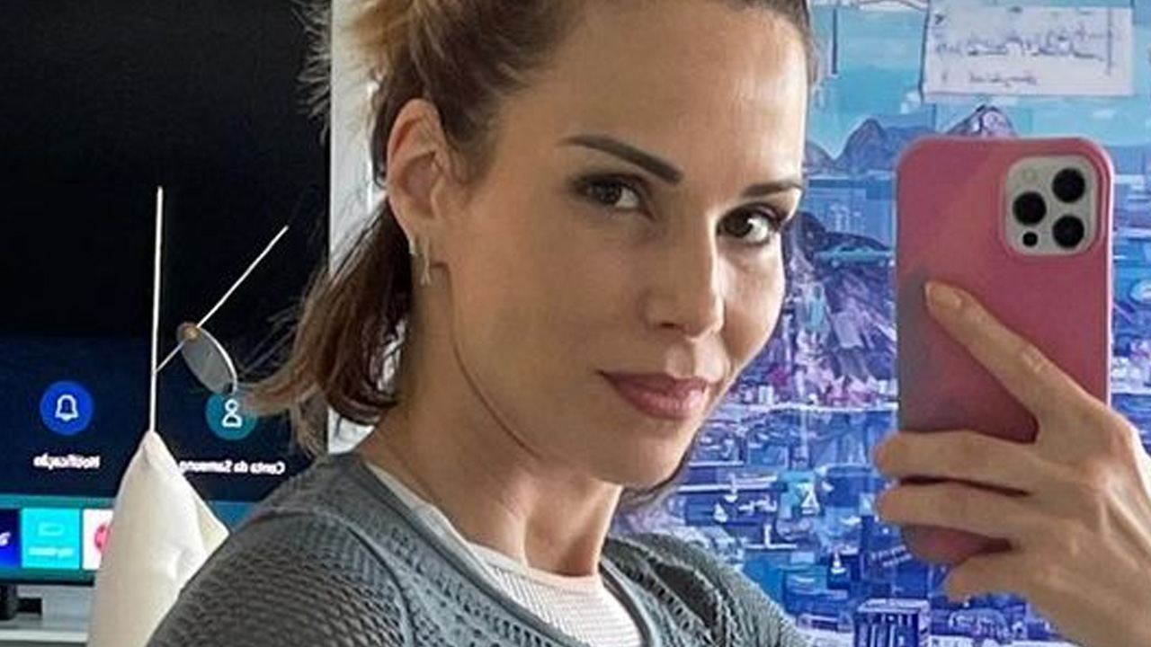 Tudo em cima! Ana Furtado posa com roupa de academia e corpão sarado rouba a cena aos 47 anos: “Perfeito como é”