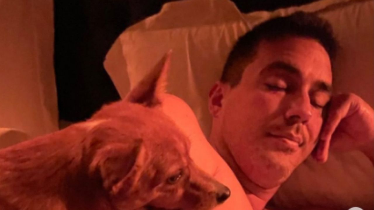 Com fim das gravações de ‘No Limite’, André Marques volta para casa e relaxa com família: “De volta pro mozão”