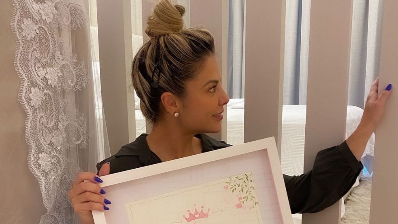 Aos 44 anos, Poliana Rocha aguarda chegada da neta Maria Alice e declara ansiedade: “Pronta para receber você”