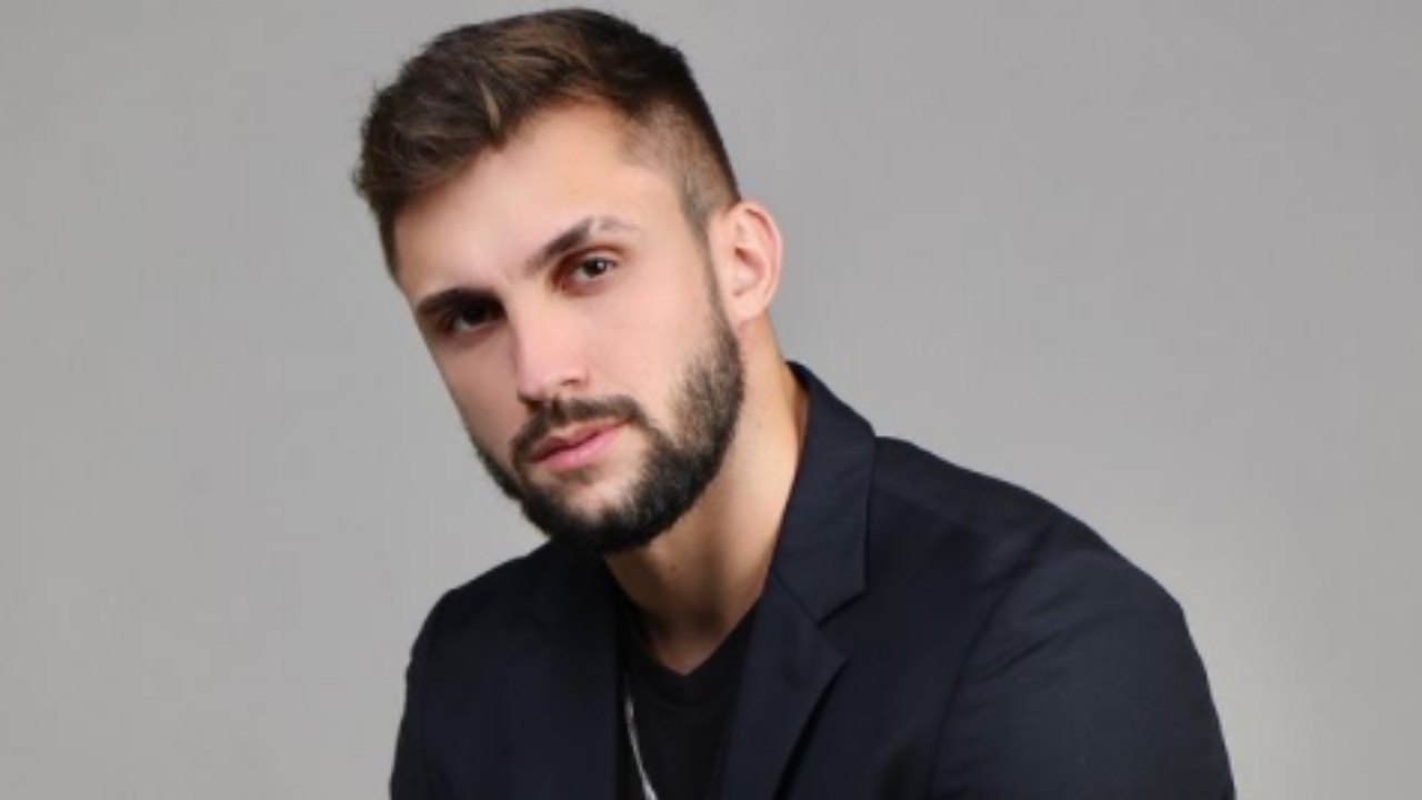Após ameaças de morte e críticas, ex-BBB Arthur se junta à Pocah e diz que sairá das redes: “Metendo o pé”