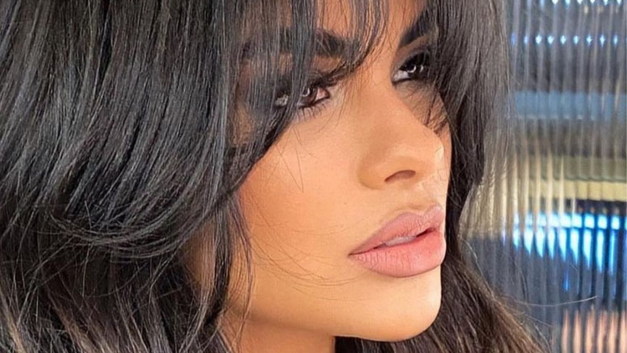Ex-BBB Munik Nunes surpreende fãs e adota novo visual com cabelos curtinhos e estilo retrô: “Adorei a ousadia”