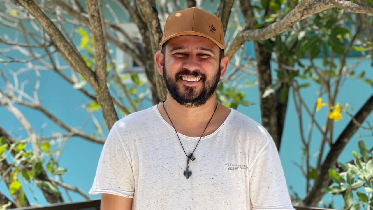 Após internação por Covid-19, Bráulio Bessa, do ‘Encontro’, tem alta hospitalar: ”Alegria”