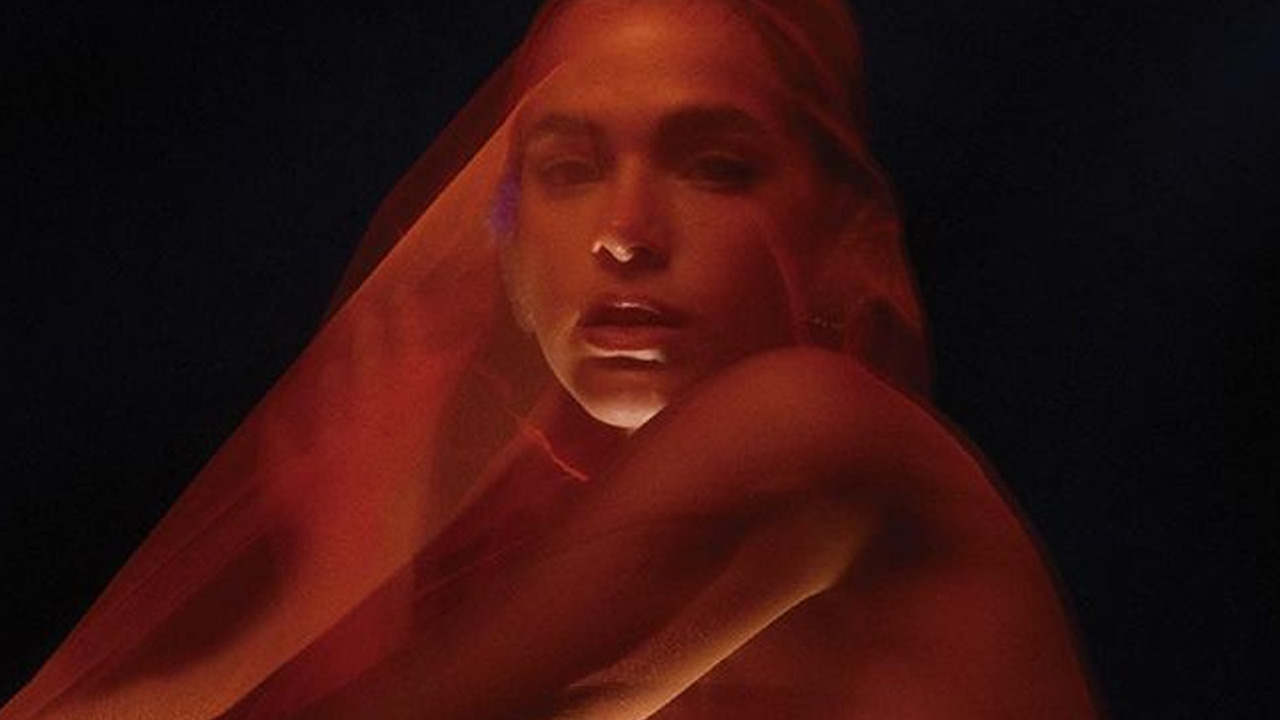 Bruna Marquezine surge em nu artístico deslumbrante e rouba a cena na web: “Tomara que não retirem”