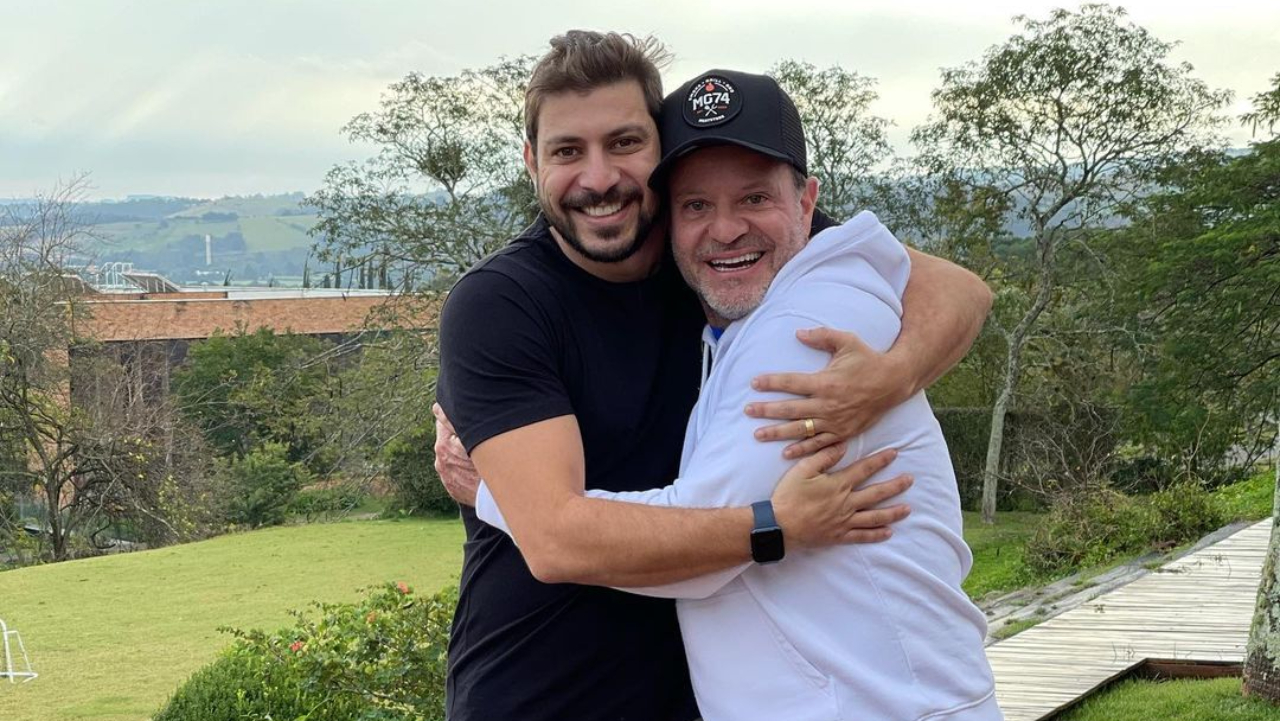Ex-BBB Caio Afiune conhece Rubens Barrichello durante almoço na casa do piloto: ”Ainda mais fã”