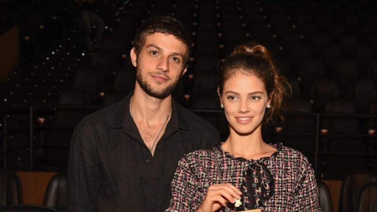 Esperando segundo filho com Laura Neiva, Chay Suede se declara à esposa: ”Minha inspiração”