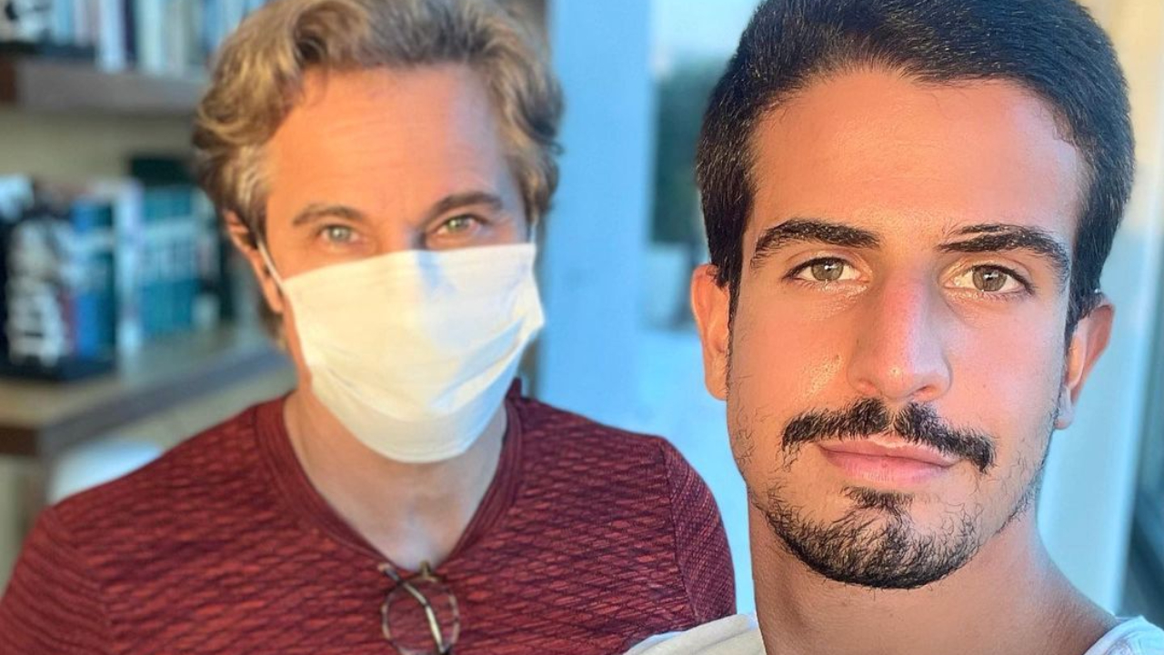 Edsdon Celulari posa ao lado do filho, Enzo Celulari, e semelhança chama atenção: ”Parecem irmãos”