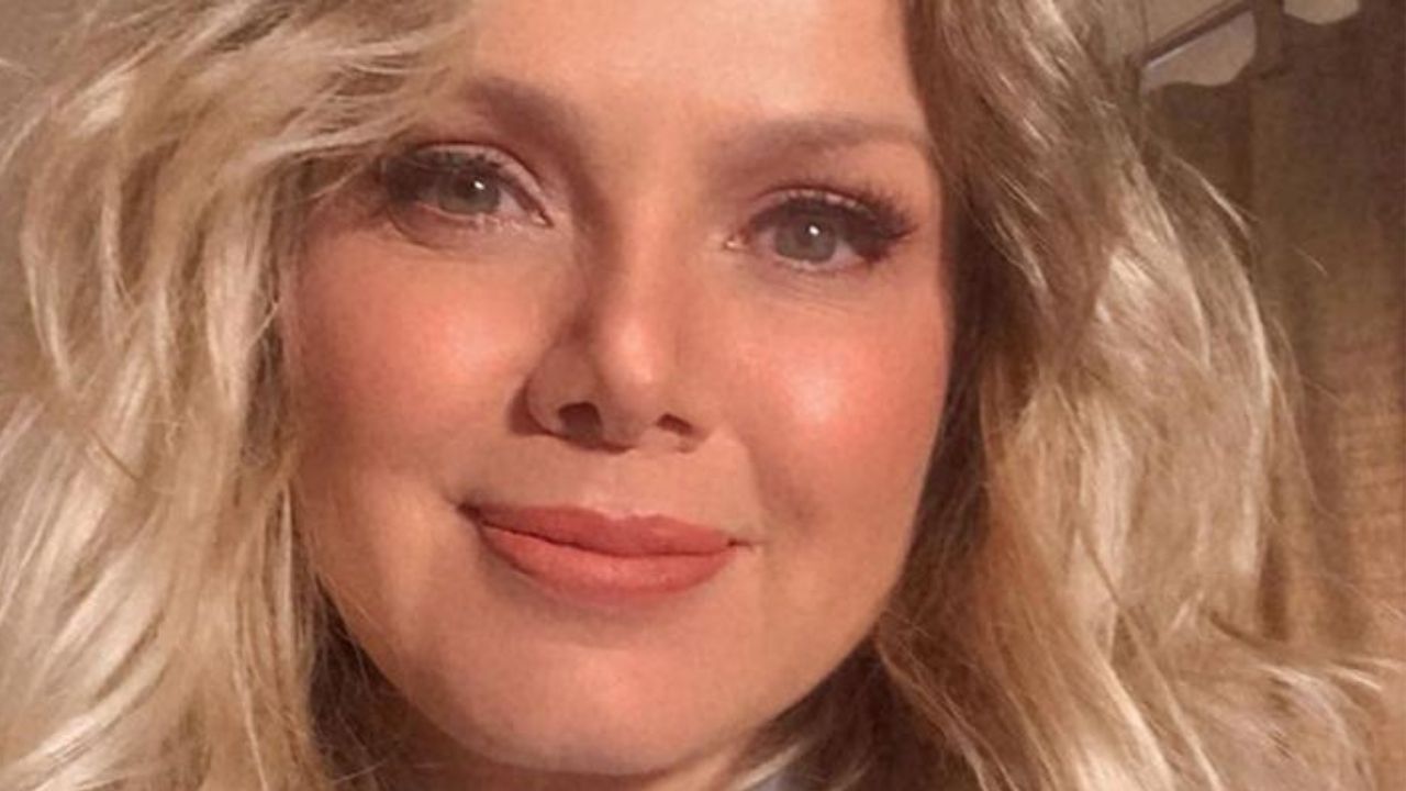 Eliana mostra a filha com carinha de tímida no quartinho luxuoso em sua mansão: “Uma princesinha”