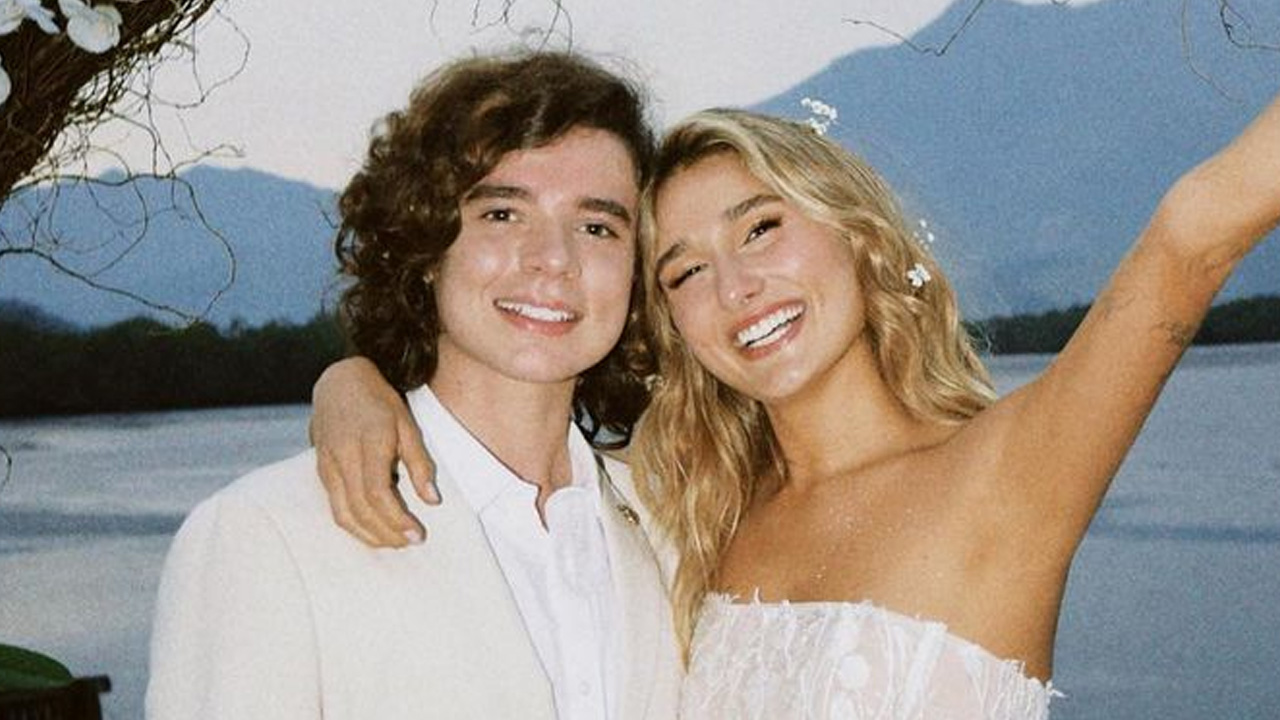Simplicidade luxuosa: estilista revela custo do vestido de noiva de Sasha Meneghel: “Tem fio de prata”