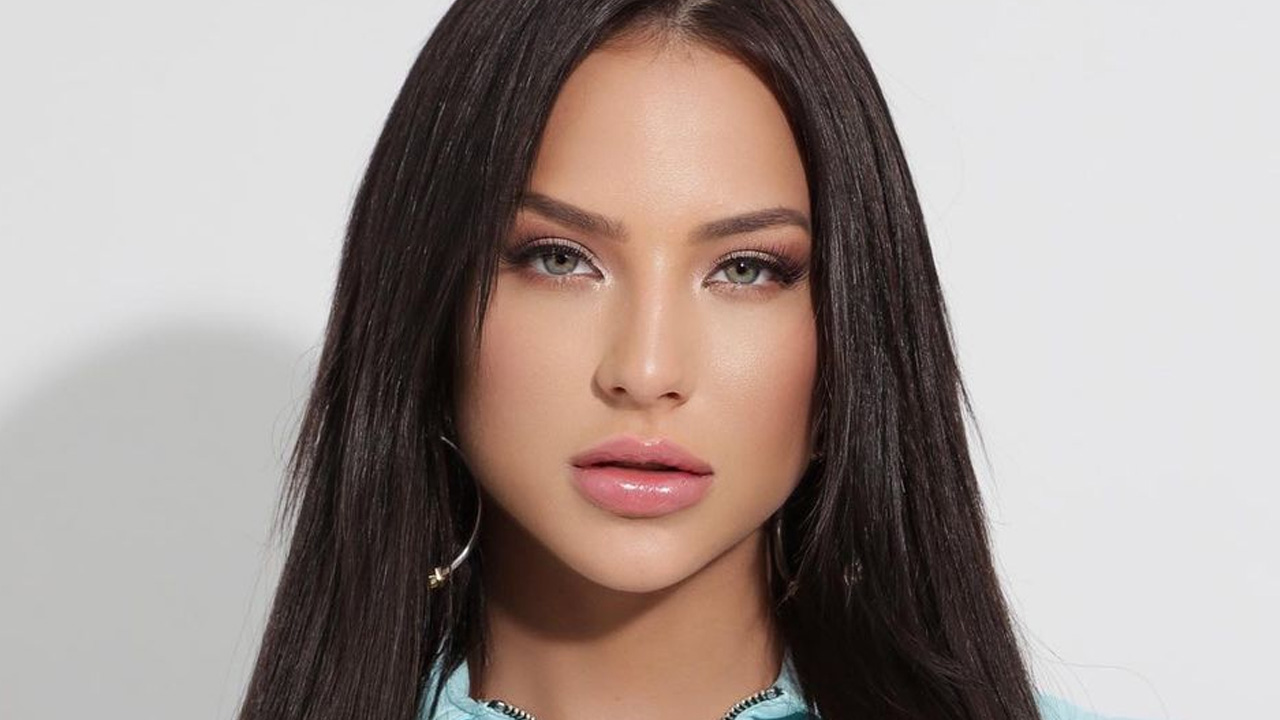 Ex-BBB Gabi Martins abre zíper da roupa sem nada por baixo e arranca suspiros de fãs: “Perfeição da natureza”