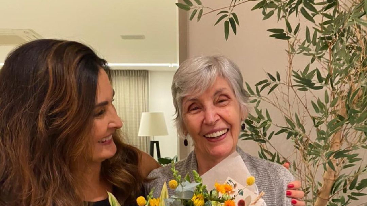 Após um ano difícil, Fátima Bernardes se emociona ao celebrar aniversário da mãe: ”Está recuperada”