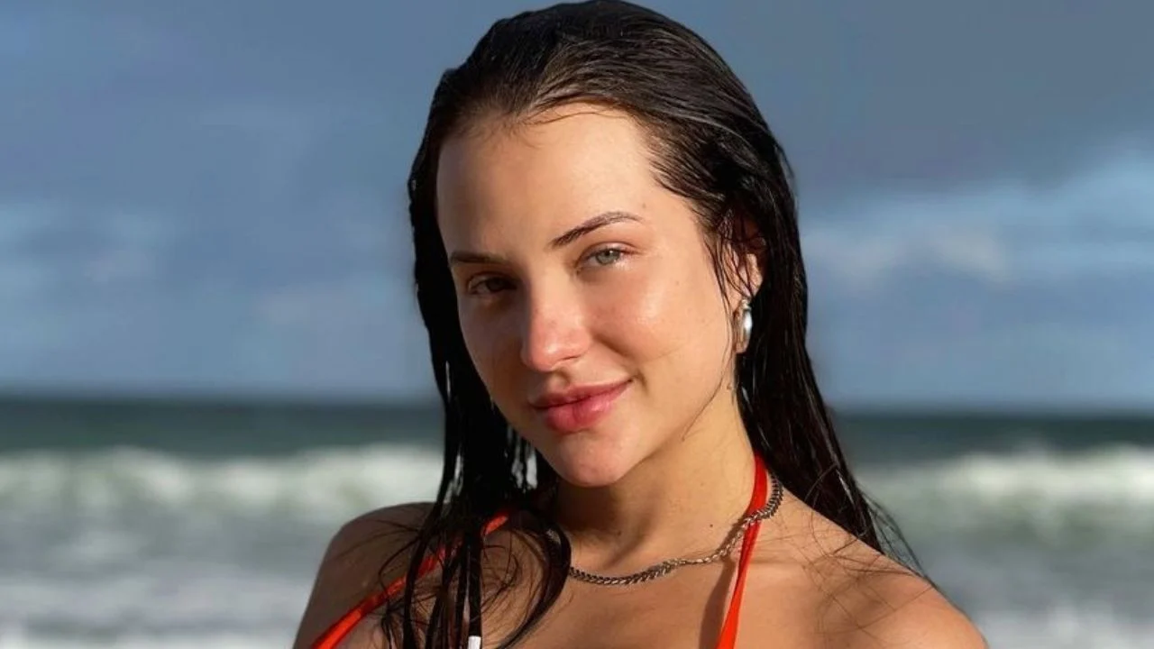 Dando show de autoestima, ex-BBB Gabi Martins exibe estrias no bumbum em cliques sem retoques: “Não ligo”