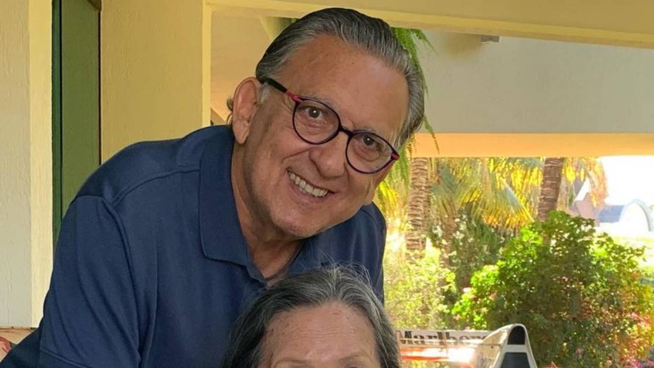 Galvão Bueno surpreende a web ao surgir agarradinho com a mãe em clique raríssimo: “Minha amada”