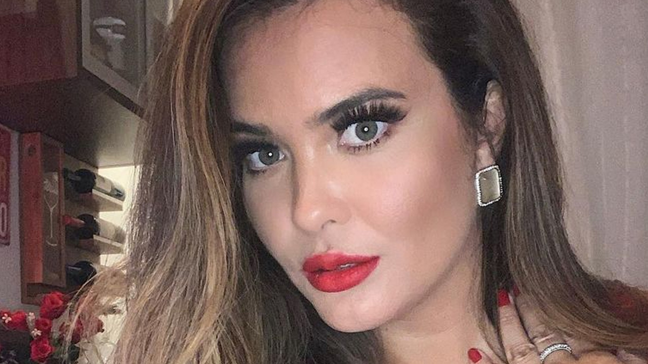 De lingerie decotada, Geisy Arruda enlouquece seguidores com pose ousada: “Espetacular e humilde”