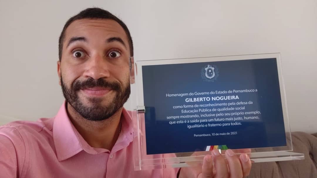Ex-BBB Gilberto recebe homenagem do estado de Pernambuco após defender educação pública: ”Tive que batalhar muito”