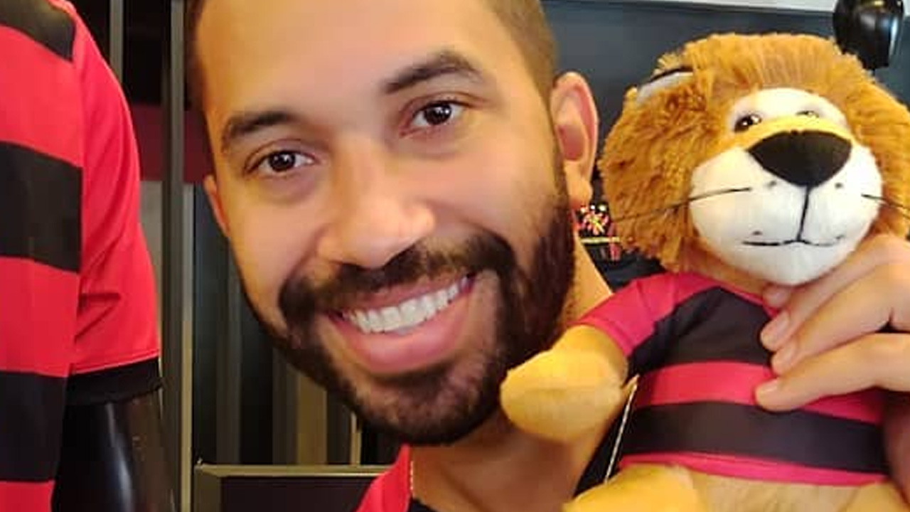 Acabou a cachorrada? Gil do Vigor ganha camisa do Sport Club de Recife e cria novo bordão: “Aqui nasceu a leãozada”