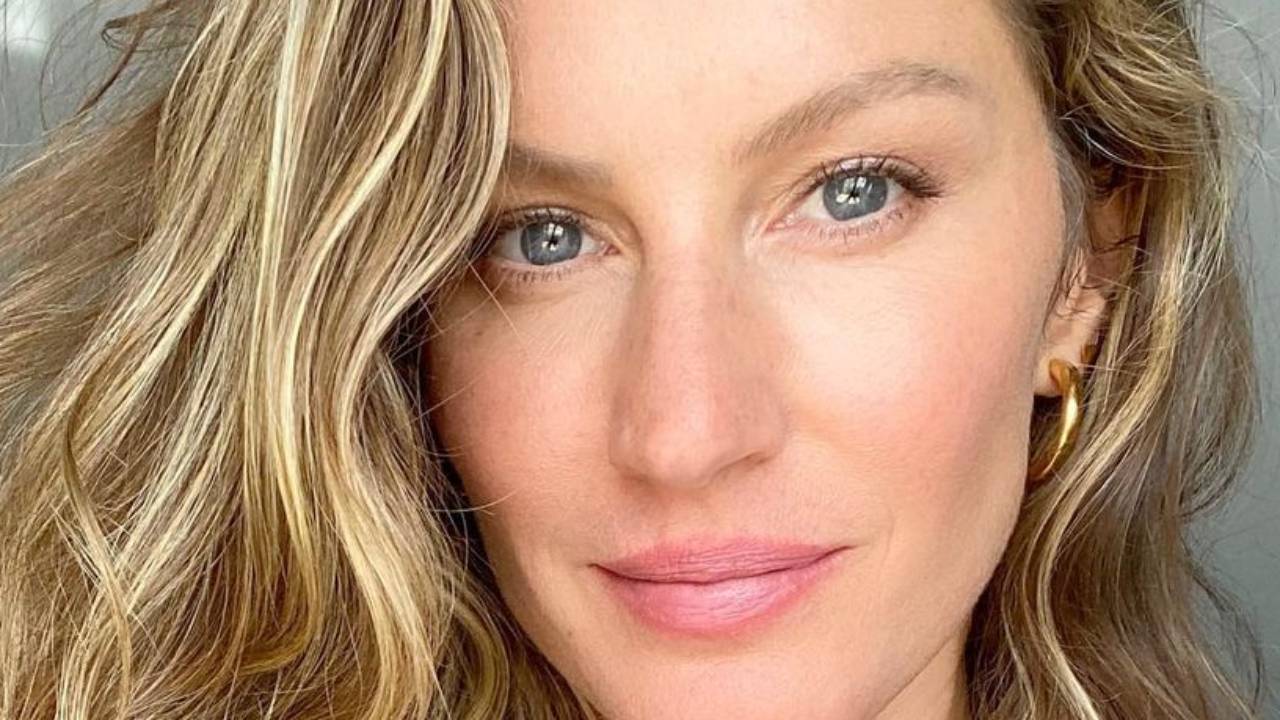 Gisele Bündchen compara fotos com a mãe e semelhanças surpreendem a web: “Somos parecidas?”