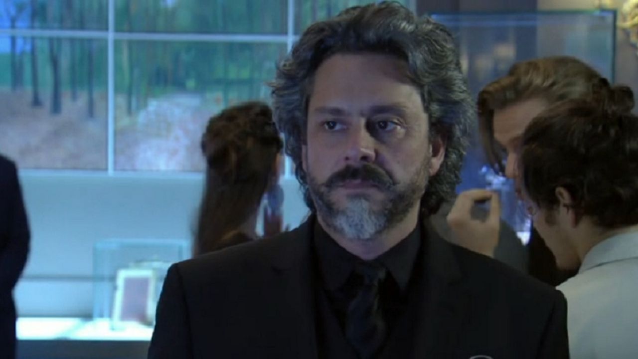 Império: José Alfredo e Cristina discutem em festa da empresa: “Este não é o seu lugar”