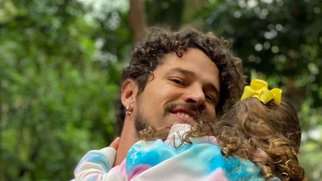 José Loreto completa 37 anos e celebra momento especial ao lado da filha: “Meu maior presente é ser seu pai”