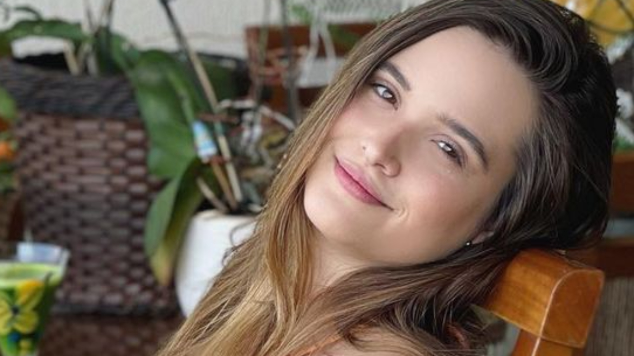 Juliana Paiva resgata memória marcante com o falecido pai e emociona fãs: “Minha maior saudade”