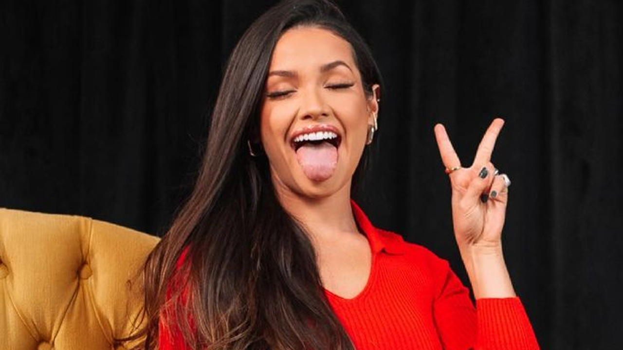 Milionária, ex-BBB Juliette Freire aparece com vestido vermelho curtíssimo e seguidores elogiam: “Poxa, que coxa”