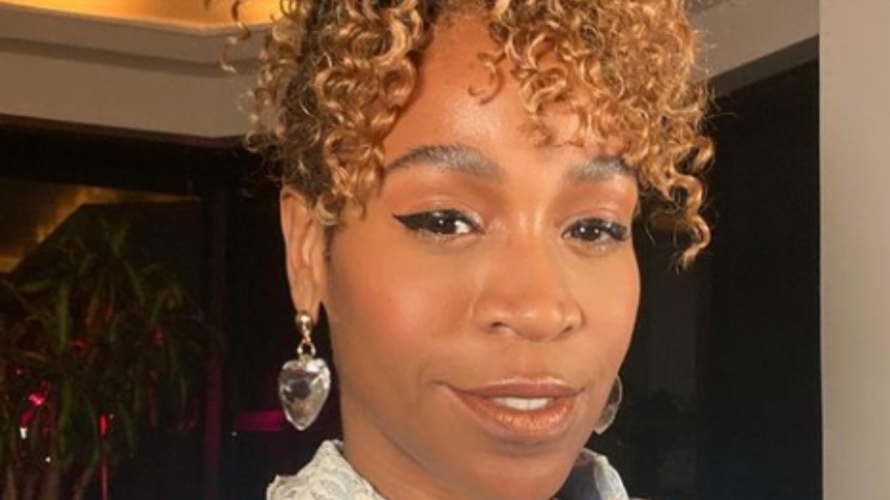 Alvo de fake news, Karol Conká esclarece que print detonando fã é falso: “Explorando o contexto pós-BBB”