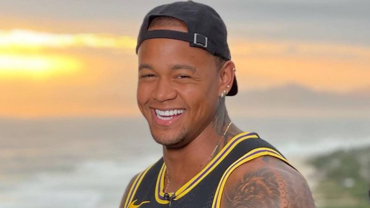 Leo Santana encanta a web ao mostrar filho fazendo ‘pose’ em ultrassom: “Não tenho maturidade”
