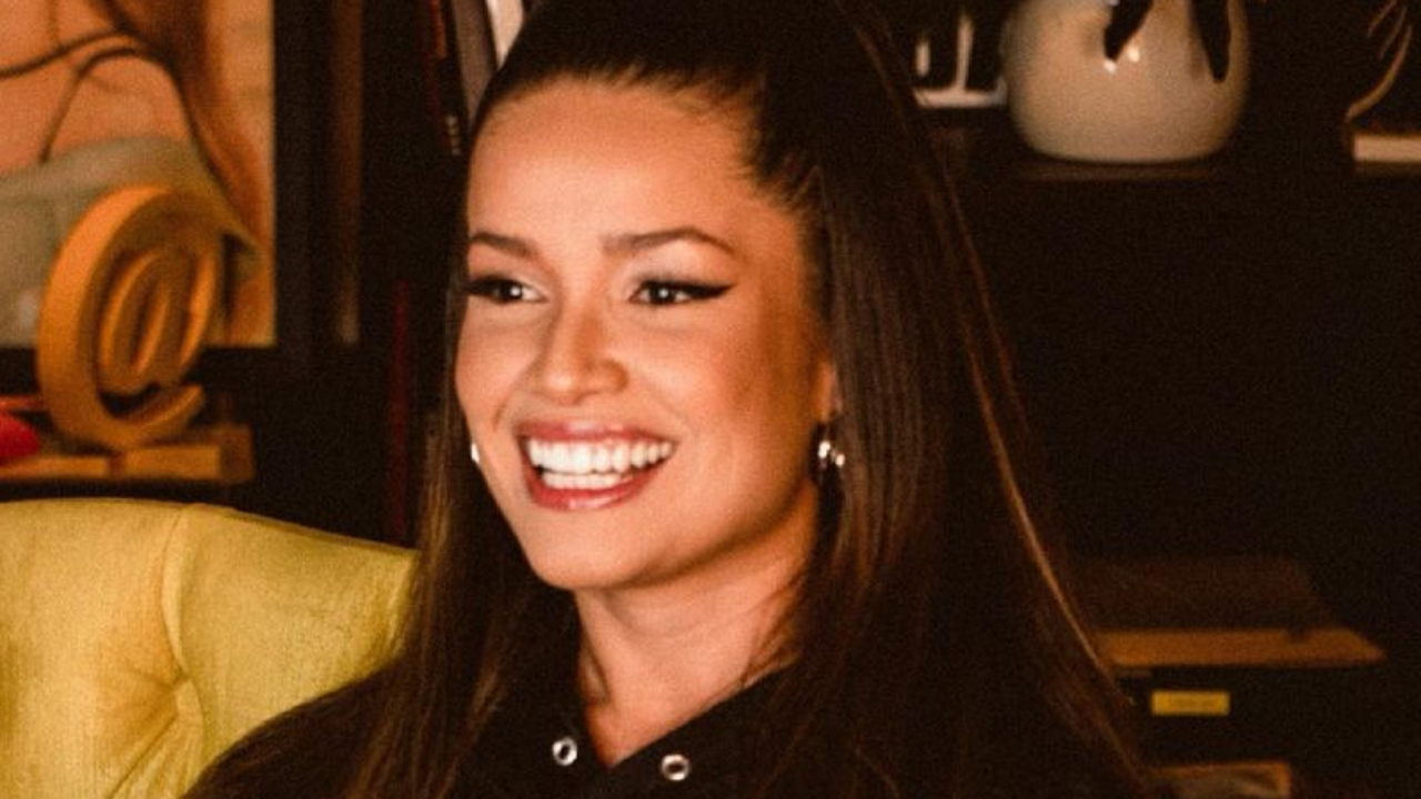 Mãe de Juliette, que aprendeu a ler e escrever com a ex-BBB, encanta ao surgir treinando caligrafia: ”Que fofa”