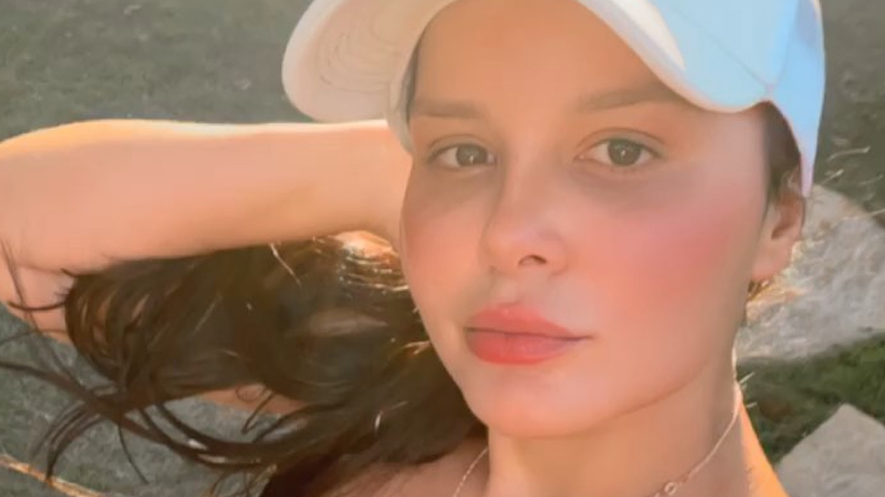 Ousada! Maraisa malha com biquíni cavadíssimo e agachamento quase mostra tudo: “Suor endorfinado”