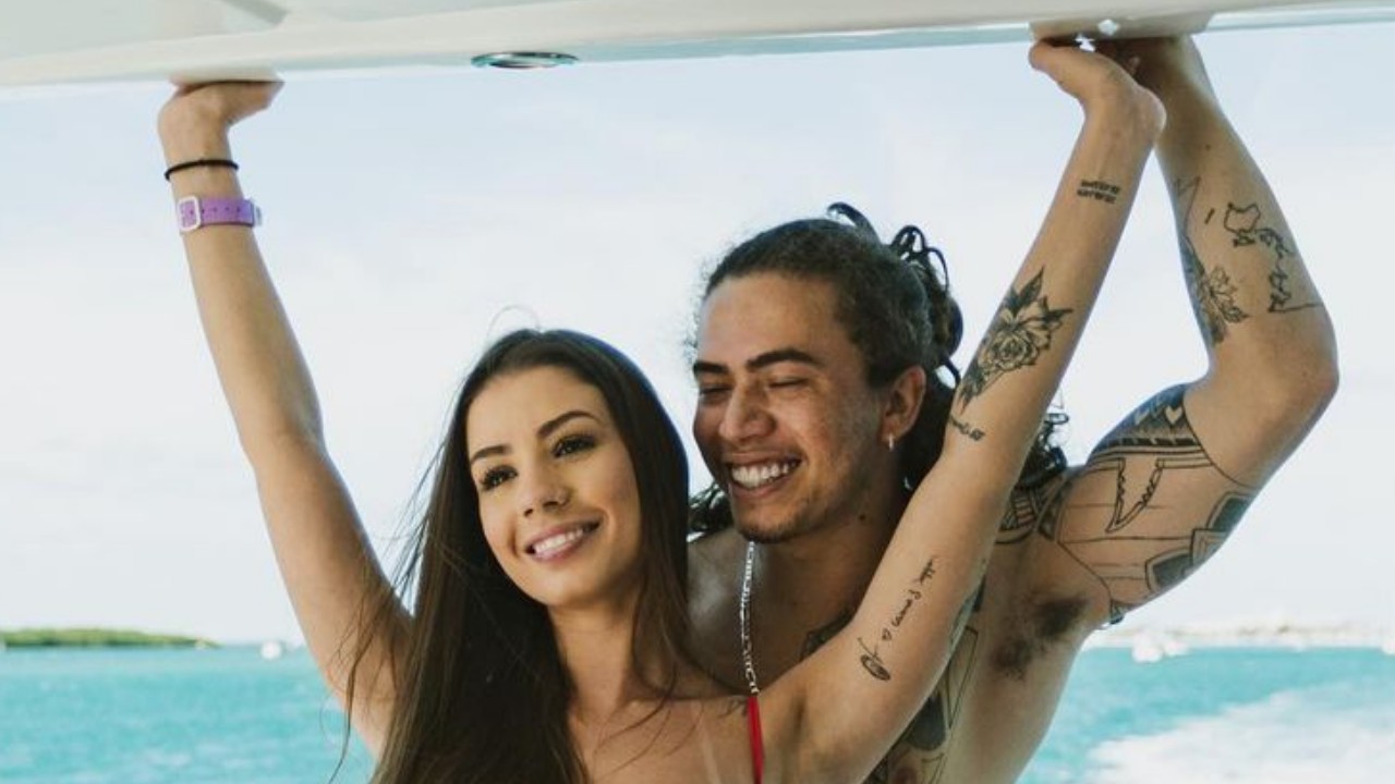 Em meio à polêmica, Maria Lina troca beijo apaixonante com Whindersson Nunes e declara: “Amor da minha vida toda”