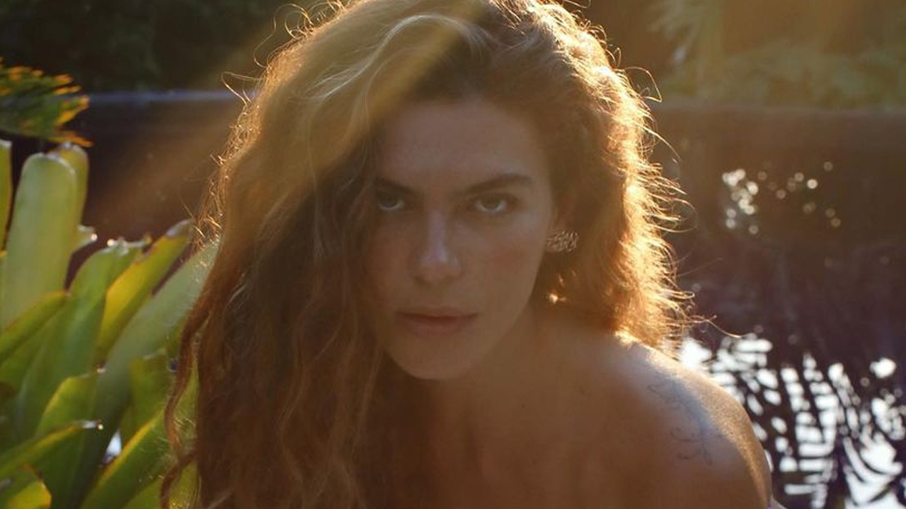 Esposa de Cauã Reymond, Mariana Goldfarb exibe corpo magérrimo em poses ousadas de biquíni: “Sem comentários”