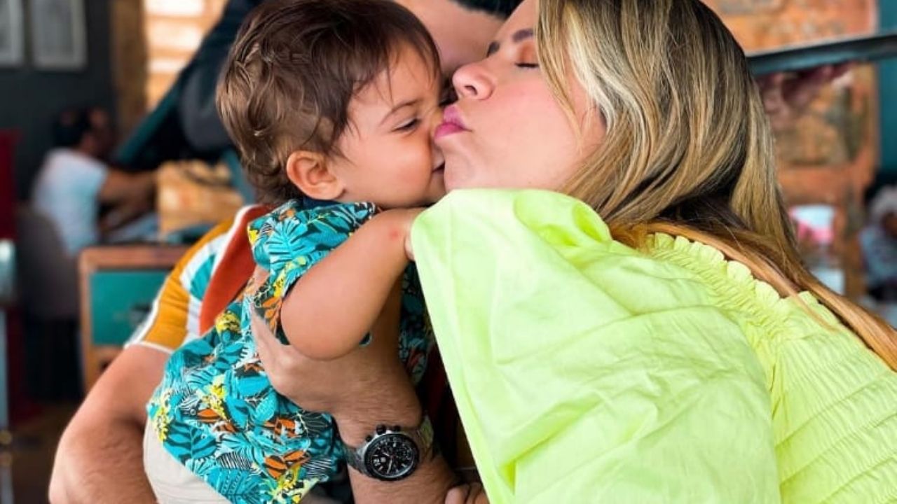 Marília Mendonça derrete web com clique do filho e exibe tênis infantil de grife: “Pai com ciúme”