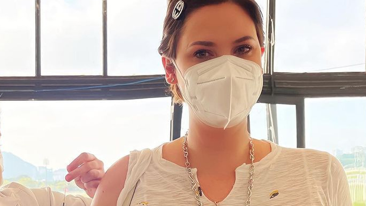 Sufoco! Mayana Moura relata briga para conseguir se vacinar no Rio de Janeiro: “Uma confusão”