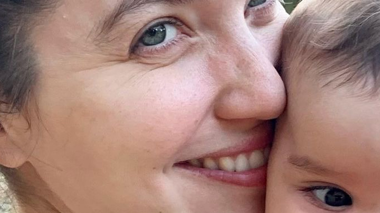 Nathalia Dill celebra os cinco meses da filha com passeio em parque e encanta seguidores: “Coisa mais fofa”
