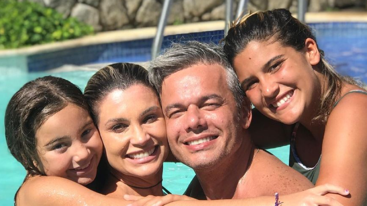 Otaviano Costa ganha presentão surpresa de Flávia Alessandra e as filhas em seu aniversário: “Haja coração!”