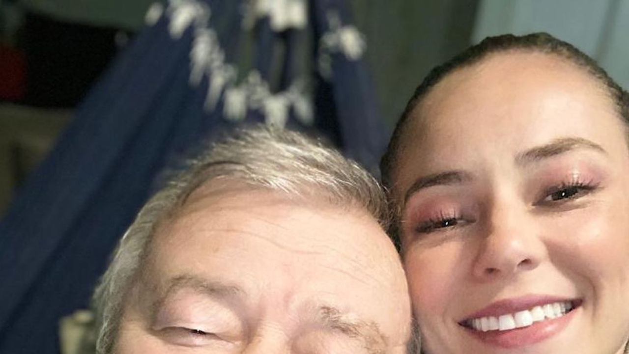 Em momento raríssimo, Paolla Oliveira posa ao lado do pai e faz homenagem surpreendente: ”Coração enorme”