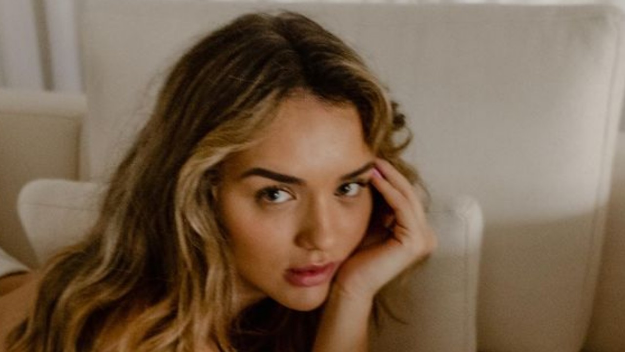 Ao dispensar sutiã, Rafa Kalimann abusa da sensualidade e exibe beleza ímpar nas redes: “Sempre uma deusa”